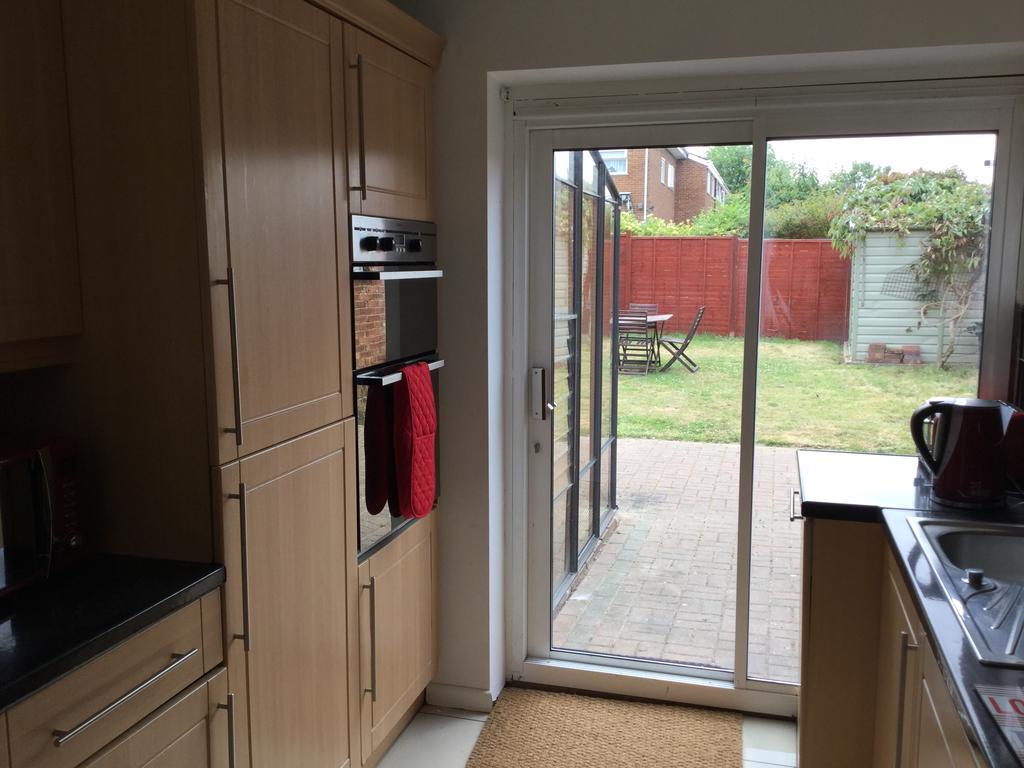 Villa 4 Bed House Next To Basildon Town Centre Exterior foto